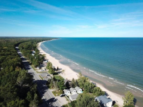 Charming Lake Huron Cottage Private Beach Access